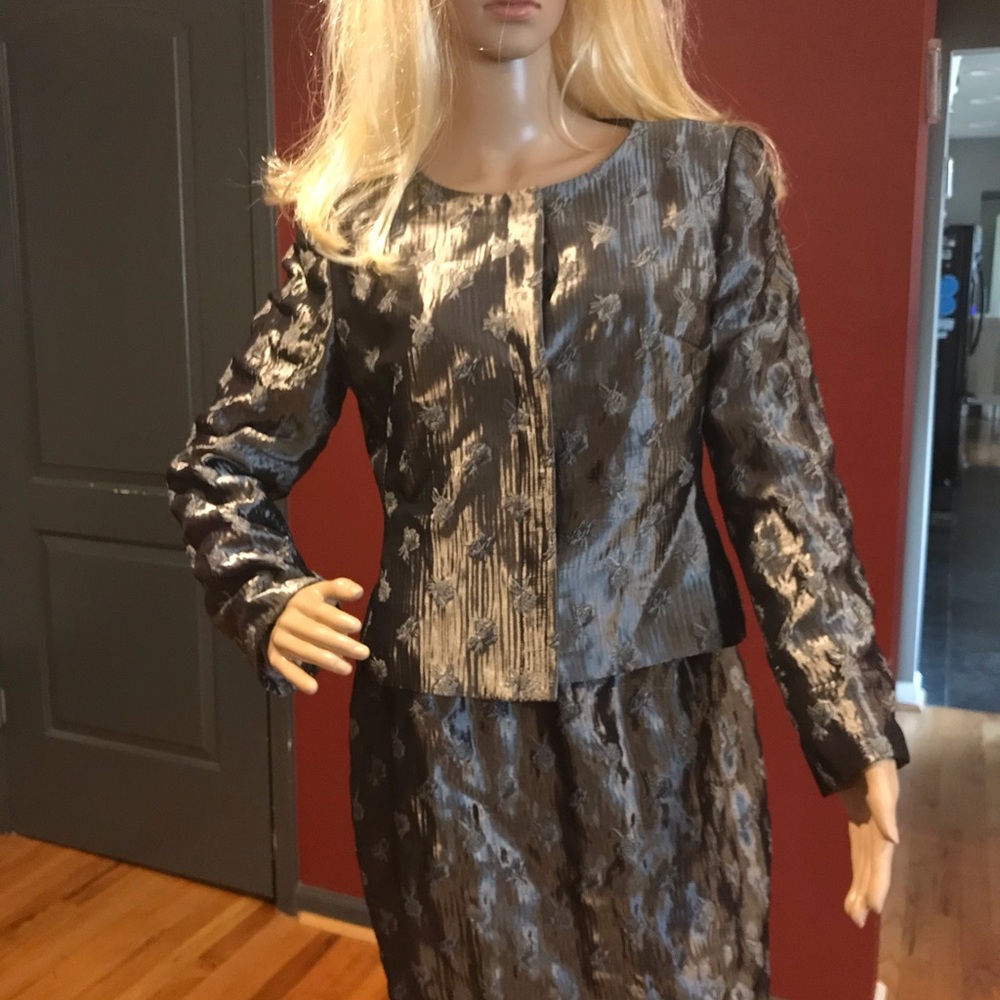 ELEGANTLY STUNNING/VINTAGE BANU SUIT FROM FRANCE